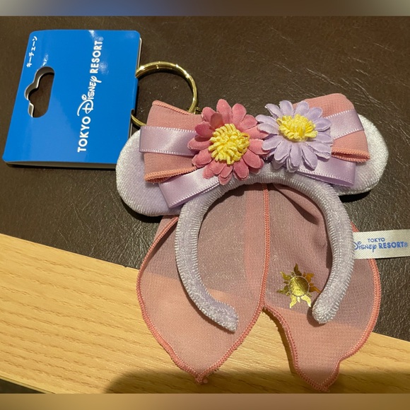 NWT Tokyo Disney Sea Rapunzel Tangled Keychain Mickey Ears Fantasy Springs Japan - Picture 3 of 4